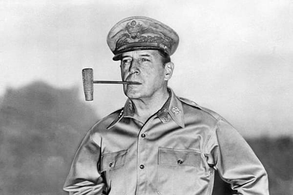 Tướng Douglas macArthur